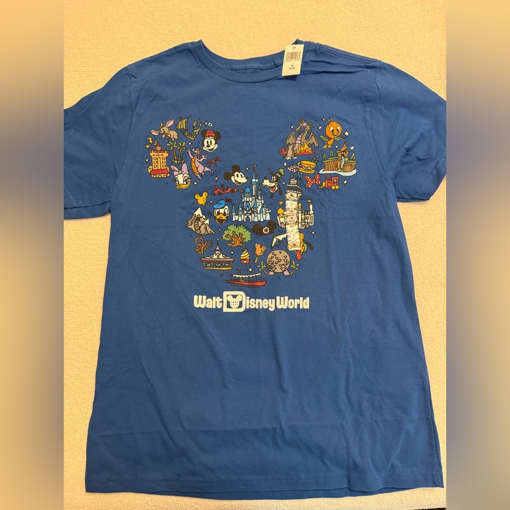 Walt Disney World T shirt adults medium NWT.